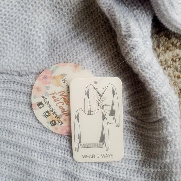 Woman's cross knot sweater - Picture 2 of 4